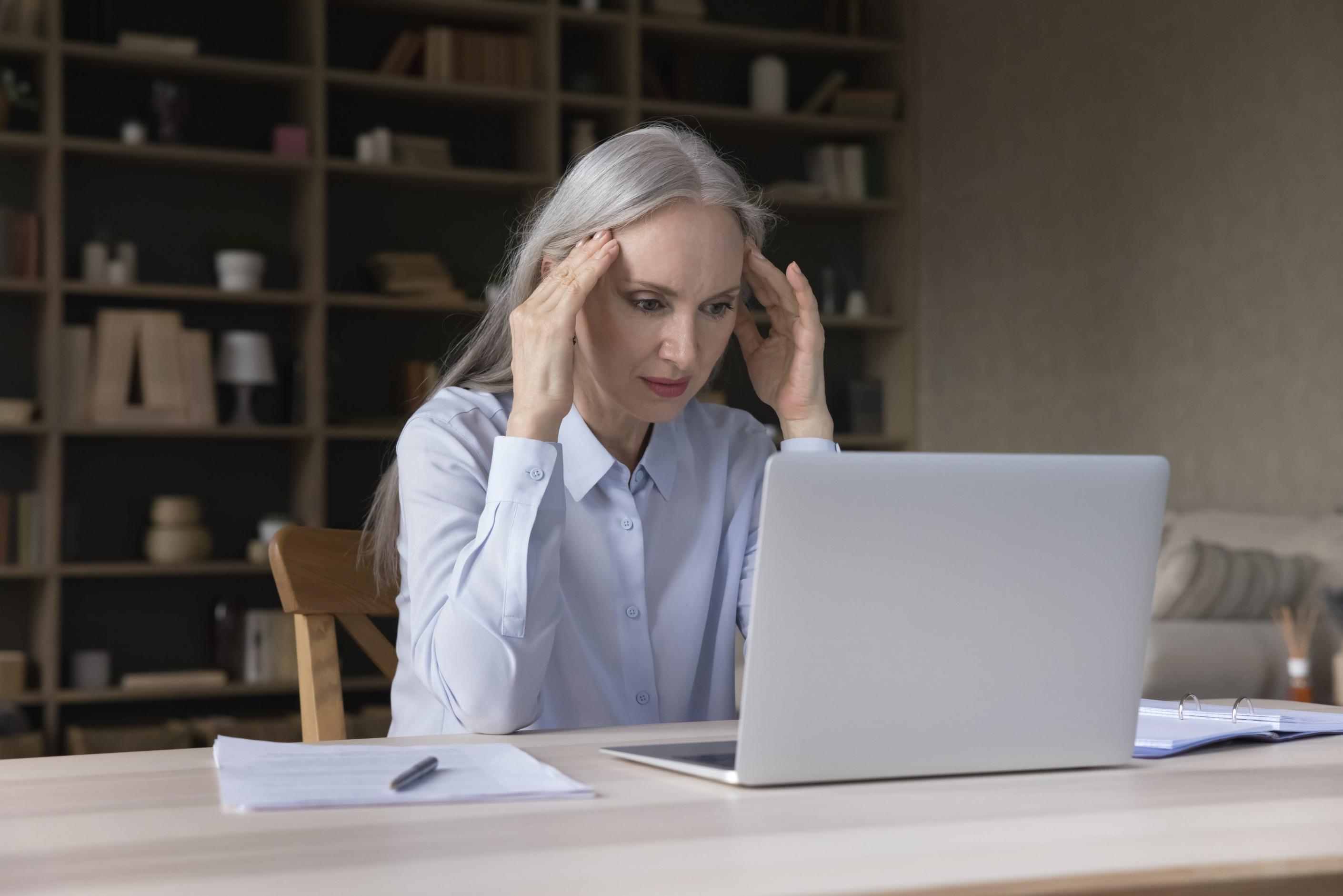 Workshop-Teilnehmer arbeiten gemeinsam an Finanzstrategien